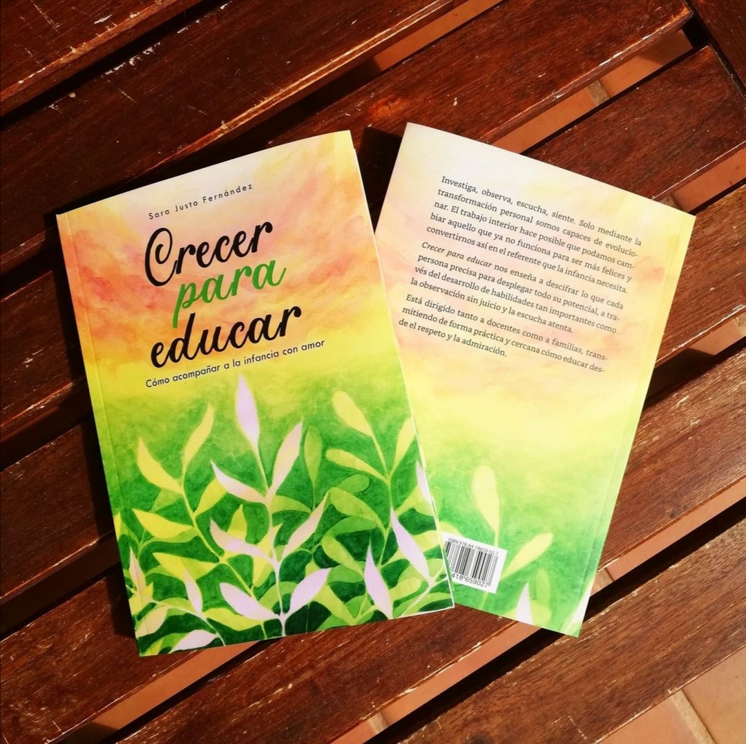 Portada y contraportada del libro Crecer para educar